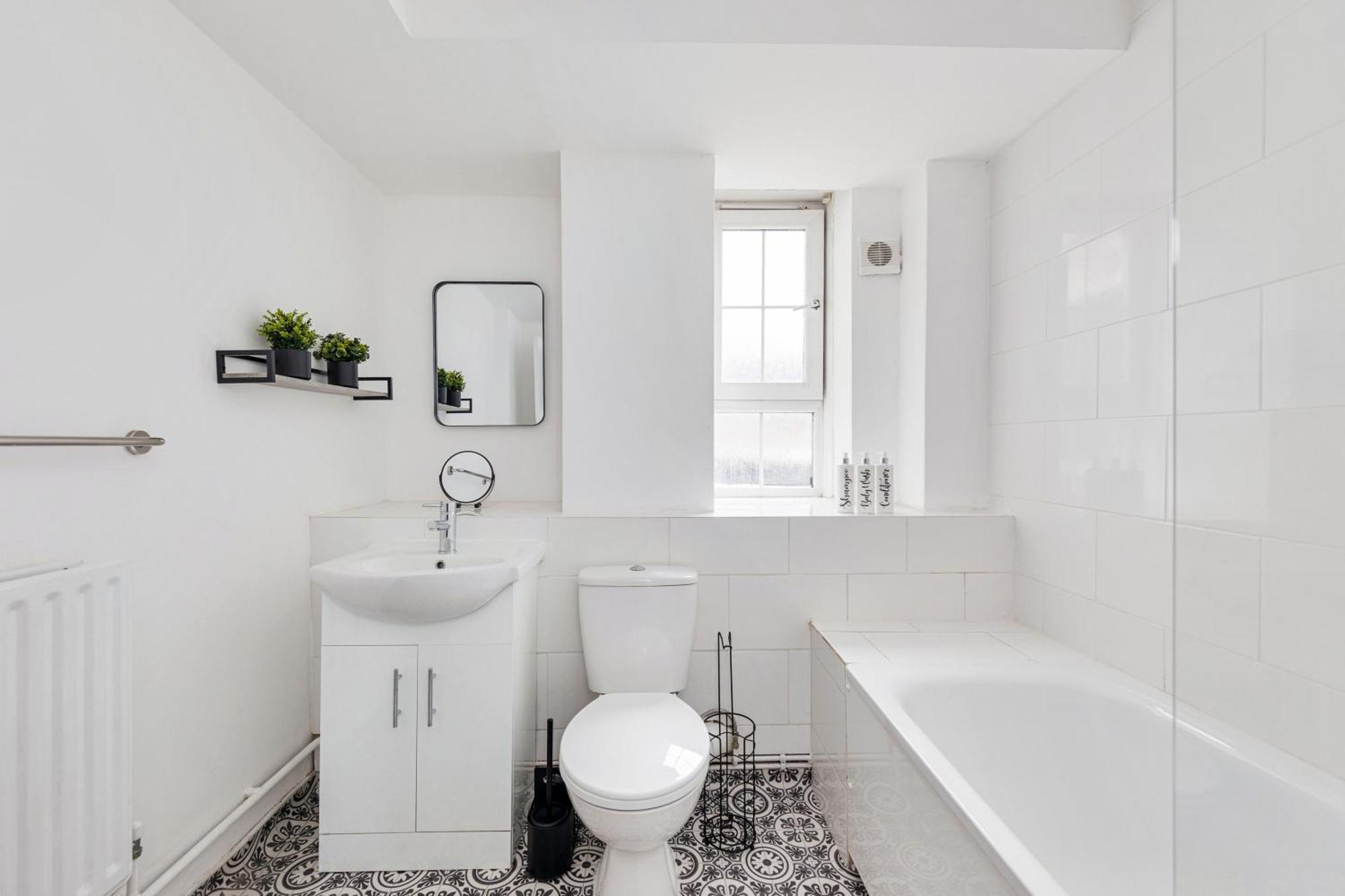 Sleek Shoreditch Hideout - 2 Bed Gem With Balcony In Central London Exterior photo