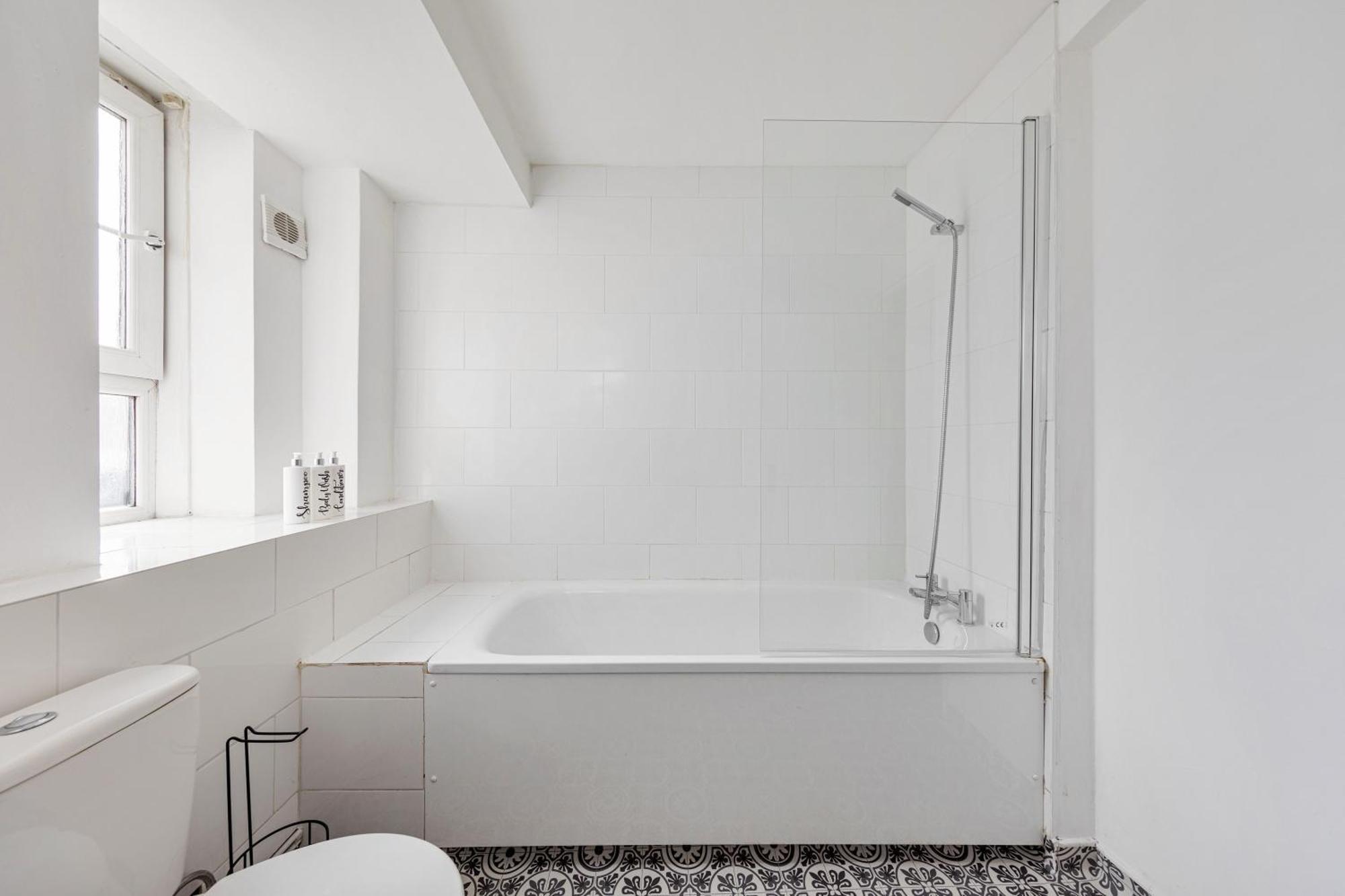 Sleek Shoreditch Hideout - 2 Bed Gem With Balcony In Central London Exterior photo